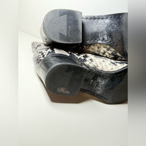 Yale Chelsea Boot (Women)
Marc Fisher LTD - Picture 10 of 12